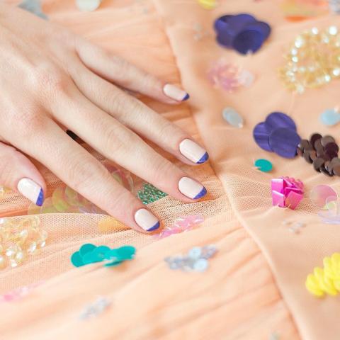 Πώς θα δώσεις ένα twist στο nude μανικιούρ σου