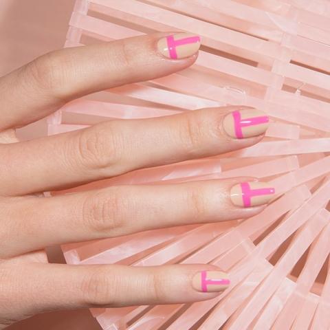 Πώς θα δώσεις ένα twist στο nude μανικιούρ σου