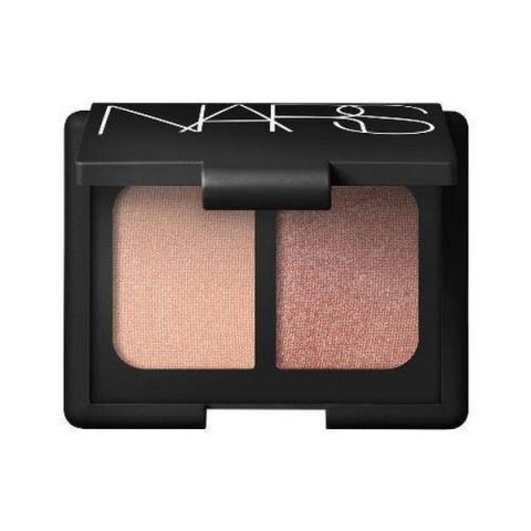 Η σκιά ματιών που δεν θα αποχωριστείς όλο το καλοκαίρι