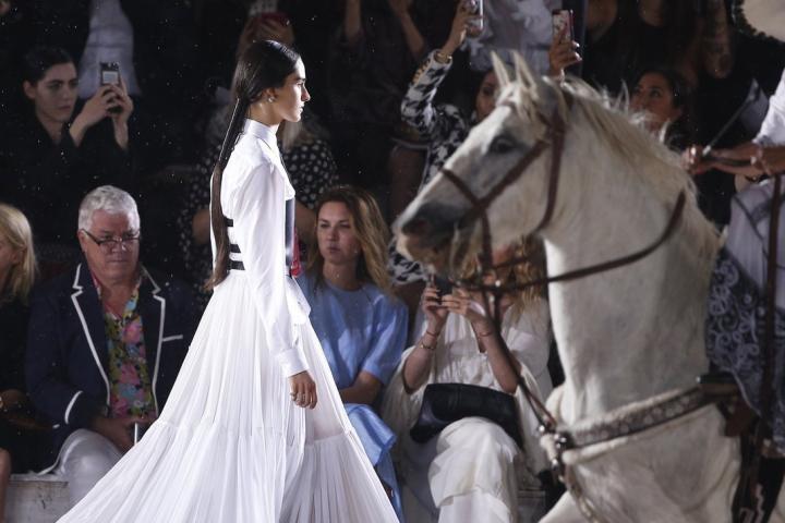 Η Paris Jackson έφυγε άρον άρον από το show του Dior