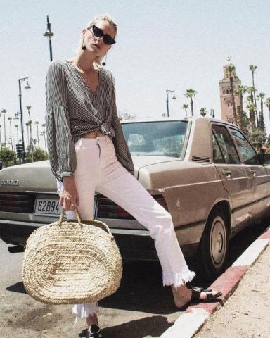 Trend alert: Η επιστροφή του λευκού τζιν στο καλοκαιρινό street style