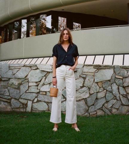 Trend alert: Η επιστροφή του λευκού τζιν στο καλοκαιρινό street style