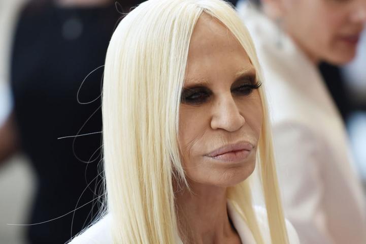 Donatella Versace: Θυμάσαι την όμορφη όψη της πριν τις πλαστικές; Donatella Versace: Θυμάσαι την όμορφη όψη της πριν τις πλαστικές;