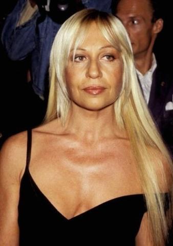 Donatella Versace: Θυμάσαι την όμορφη όψη της πριν τις πλαστικές; Donatella Versace: Θυμάσαι την όμορφη όψη της πριν τις πλαστικές;