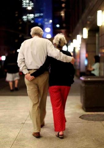 Μια γλύκα! 15 φωτογραφίες που αποδεικνύουν ότι ο έρωτας δεν έχει ηλικία