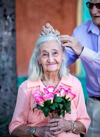 Μια γλύκα! 15 φωτογραφίες που αποδεικνύουν ότι ο έρωτας δεν έχει ηλικία