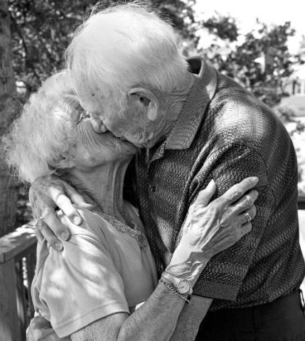 Μια γλύκα! 15 φωτογραφίες που αποδεικνύουν ότι ο έρωτας δεν έχει ηλικία