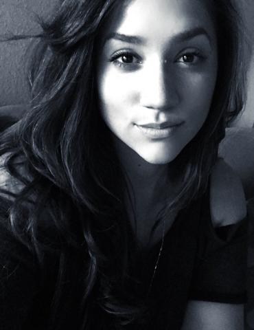 Η εντυπωσιακή ομοιότητα ενός plus size μοντέλου με τη Meghan Markle 