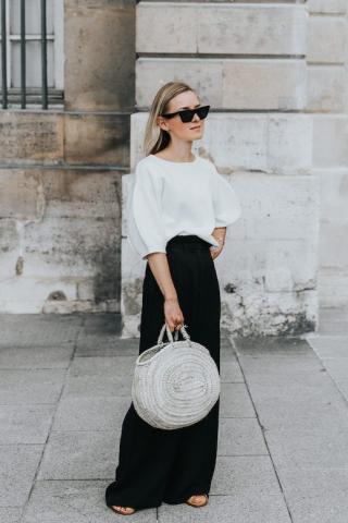 Το μαύρο παντελόνι είναι cool το καλοκαίρι και εδώ θα δεις πώς να το φορέσεις