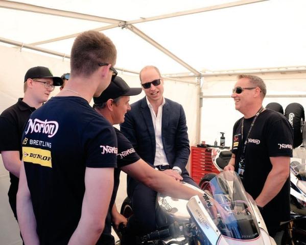 Η μεγάλη αγάπη του πρίγκιπα William που η Kate εύχεται να μην αποκτήσει και ο μικρός George