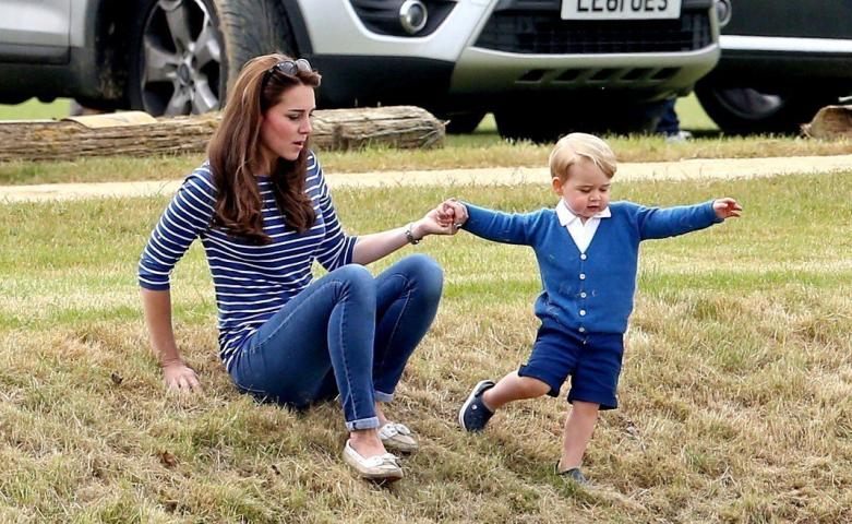 Βρήκαμε τα αγαπημένα παπούτσια της Kate Middleton και κοστίζουν 130 ευρώ