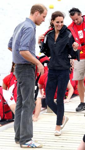 Βρήκαμε τα αγαπημένα παπούτσια της Kate Middleton και κοστίζουν 130 ευρώ