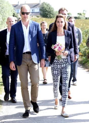 Βρήκαμε τα αγαπημένα παπούτσια της Kate Middleton και κοστίζουν 130 ευρώ