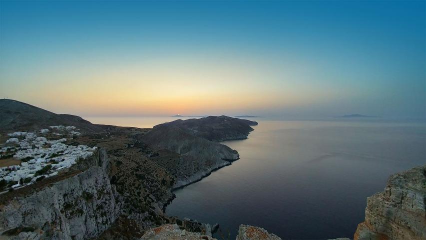 Η Φολέγανδρος με τον low profile χαρακτήρα και την ακατέργαστη ομορφιά