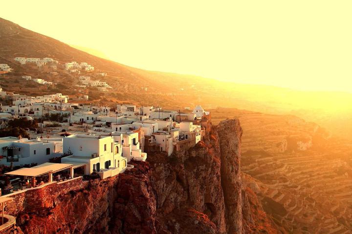 Η Φολέγανδρος με τον low profile χαρακτήρα και την ακατέργαστη ομορφιά