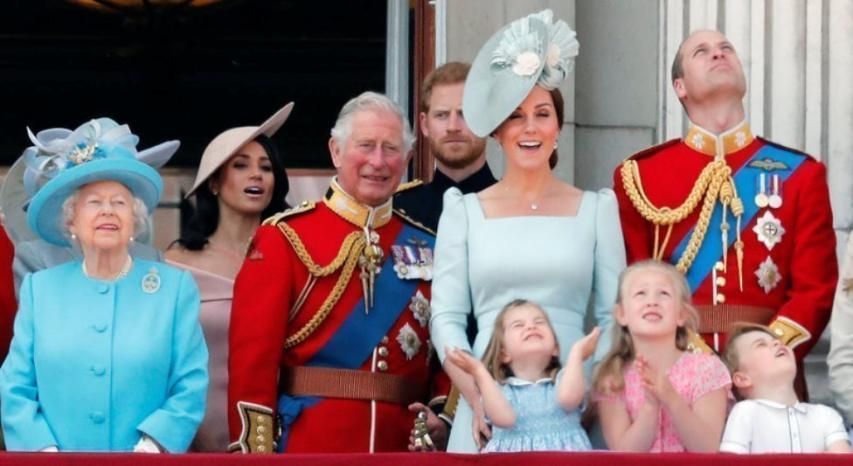 Η πριγκίπισσα Σάρλοτ έπεσε στο μπαλκόνι του Buckingham