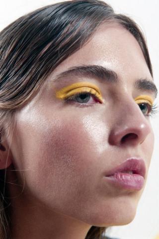 Bright eyes: H pop καλοκαιρινή τάση στο μακιγιάζ 