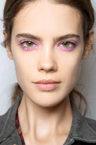 Bright eyes: H pop καλοκαιρινή τάση στο μακιγιάζ 