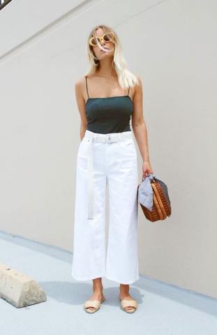 Spaghetti straps: Το top που έχει από τα ‘90s και φέτος θα φορεθεί πολύ