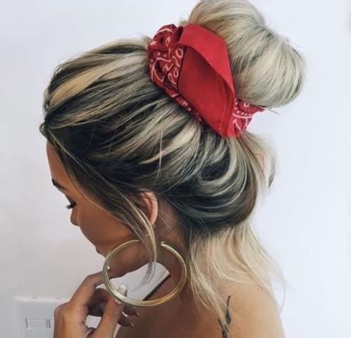 Bandana is back: Πώς να δέσεις μία μπαντάνα στα μαλλιά σου με 8 διαφορετικούς τρόπους