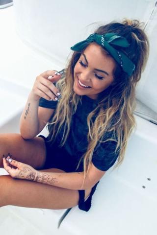 Bandana is back: Πώς να δέσεις μία μπαντάνα στα μαλλιά σου με 8 διαφορετικούς τρόπους