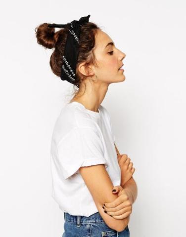 Bandana is back: Πώς να δέσεις μία μπαντάνα στα μαλλιά σου με 8 διαφορετικούς τρόπους