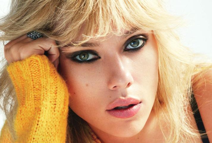 Scarlett Johansson: Φωτογραφίζεται χωρίς μακιγιάζ και είναι πιο άνετη και κανονική από οποιαδήποτε