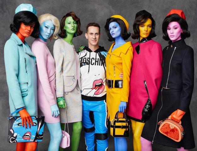 Moschino: Ποιο είναι το μήνυμα της παράξενης καμπάνιας με τα εξωγήινα μοντέλα; Moschino: Ποιο είναι το μήνυμα της παράξενης καμπάνιας με τα εξωγήινα μοντέλα;