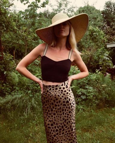 Η φούστα που έχει κατακτήσει το Instagram και θα θες στην ντουλάπα σου