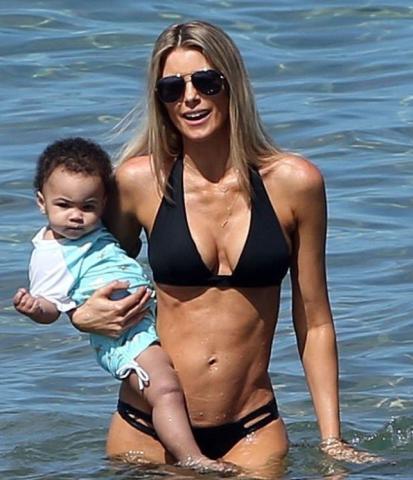 Η απίστευτη σιλουέτα της συζύγου του Eddie Murphy λίγο μετά τη γέννα