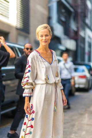 9 τρόποι για να φορέσεις το καφτάνι σου και εκτός παραλίας