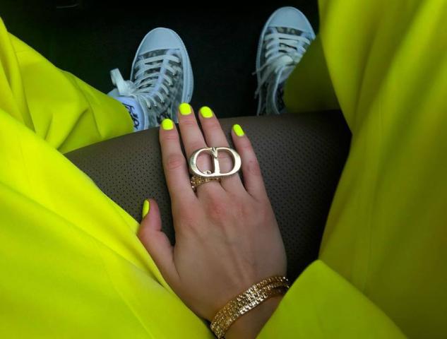 Αν είσαι έτοιμη για ένα neon μανικιούρ, τότε κάν’το όπως η Gigi Hadid