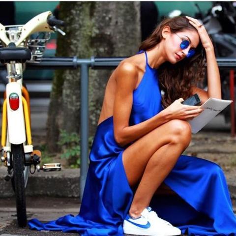 10 λόγοι για να αποκτήσεις ένα satin, maxi φόρεμα