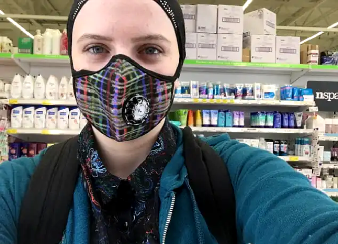 Η γυναίκα που είναι αλλεργική στα πάντα έχει κάτι πολύ σημαντικό να μας μάθει για τη ζωή