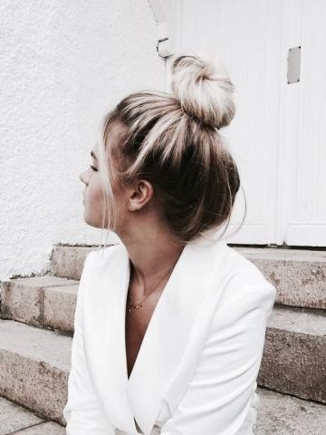 6 διαφορετικοί τρόποι για να κάνεις ένα καλοκαιρινό bun στα μαλλιά σου