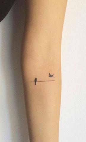 Tiny tattoos: Οι πιο πρωτότυπες ιδέες για διακριτικά τατουάζ Tiny tattoos: Οι πιο πρωτότυπες ιδέες για διακριτικά τατουάζ