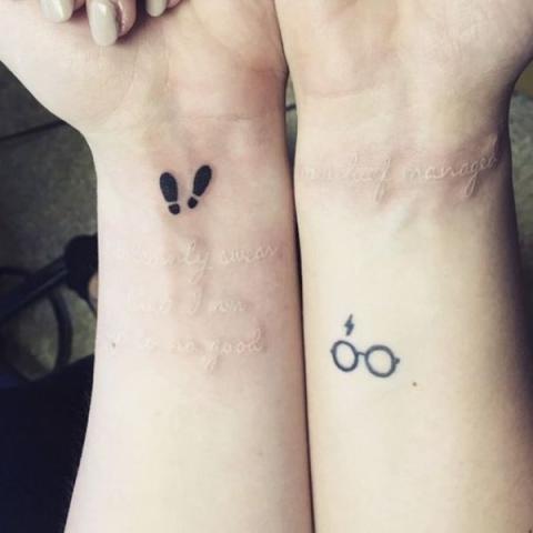 Tiny tattoos: Οι πιο πρωτότυπες ιδέες για διακριτικά τατουάζ Tiny tattoos: Οι πιο πρωτότυπες ιδέες για διακριτικά τατουάζ