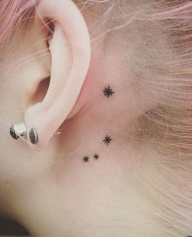 Tiny tattoos: Οι πιο πρωτότυπες ιδέες για διακριτικά τατουάζ Tiny tattoos: Οι πιο πρωτότυπες ιδέες για διακριτικά τατουάζ