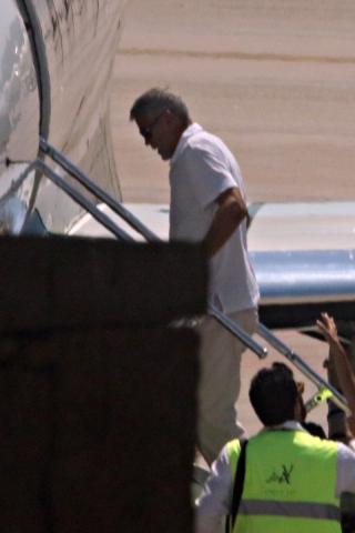 George Clooney: Υποβασταζόμενος φεύγει από τη Σαρδηνία (ΦΩΤΟ)