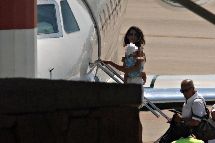 George Clooney: Υποβασταζόμενος φεύγει από τη Σαρδηνία (ΦΩΤΟ)