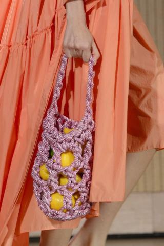 Οι crochet bags έχουν τη boho-vintage τάση που θα λατρέψεις φέτος
