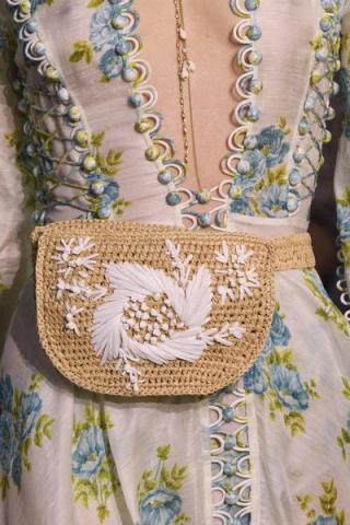Οι crochet bags έχουν τη boho-vintage τάση που θα λατρέψεις φέτος