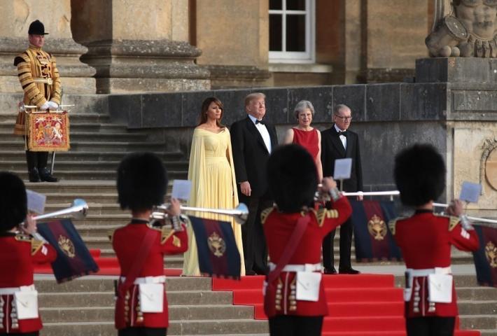 Η Μελάνια ήθελε να καταπλήξει τα πλήθη και το κατάφερε Η Μελάνια ήθελε να καταπλήξει τα πλήθη και το κατάφερε