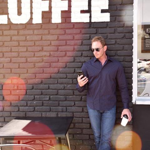 O Ian Ziering άκα Steve Sanders από τα «Χτυποκάρδια στο Beverly Hills» είναι 54 και αγέραστος