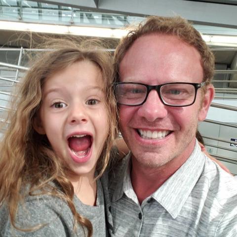 O Ian Ziering άκα Steve Sanders από τα «Χτυποκάρδια στο Beverly Hills» είναι 54 και αγέραστος