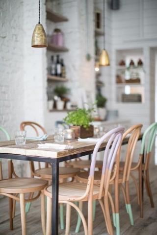 Bistro chairs: Οι retro καρέκλες που θα κάνουν την τραπεζαρία σου στέκι Bistro chairs: Οι retro καρέκλες που θα κάνουν την τραπεζαρία σου στέκι