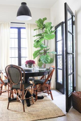 Bistro chairs: Οι retro καρέκλες που θα κάνουν την τραπεζαρία σου στέκι Bistro chairs: Οι retro καρέκλες που θα κάνουν την τραπεζαρία σου στέκι