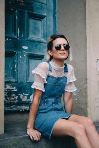 Ήρθε η ώρα να φορέσεις τη σαλοπέτα σου και να θυμίσεις μαθήτρια των 90s