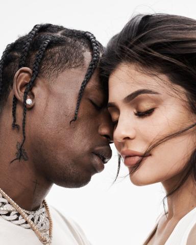 Το πρώτο εξώφυλλο της  Kylie Jenner με τον Travis Scott – Ποιος φοβάται την κατάρα των Kardashians;