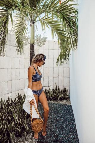 Φέτος στην παραλία φόρεσε το πουκάμισό σου Φέτος στην παραλία φόρεσε το πουκάμισό σου